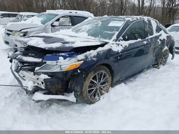 4T1F11AK7MU521742 2021 TOYOTA CAMRY - Image 2