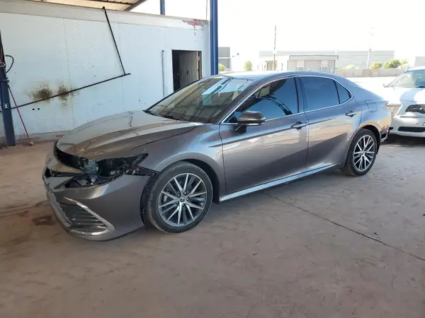 4T1F11AK7NU011392 2022 TOYOTA CAMRY - Image 1