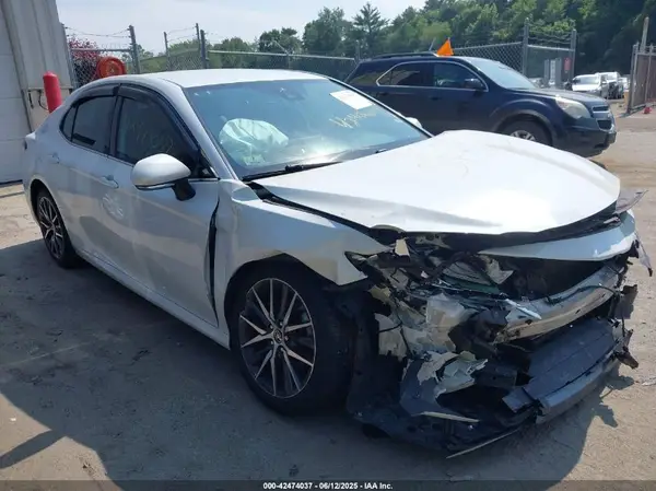 4T1F11AK7NU702535 2022 TOYOTA CAMRY - Image 1