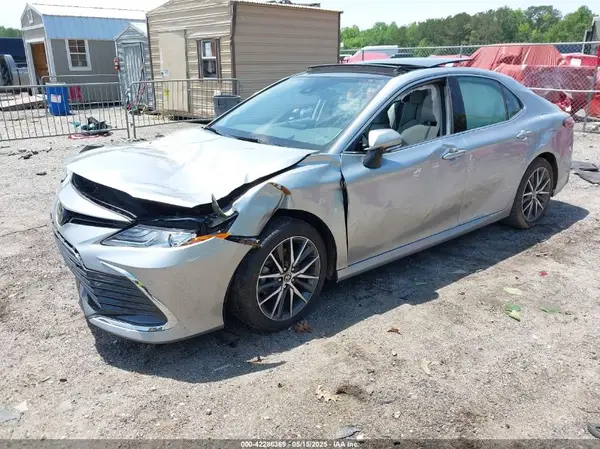4T1F11AK7NU712529 2022 TOYOTA CAMRY - Image 2