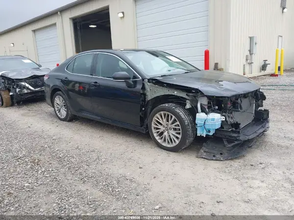 4T1F11AK8LU392392 2020 TOYOTA CAMRY - Image 1