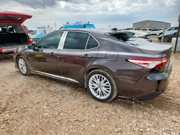 4T1F11AK8LU915393 2020 TOYOTA CAMRY - Image 2