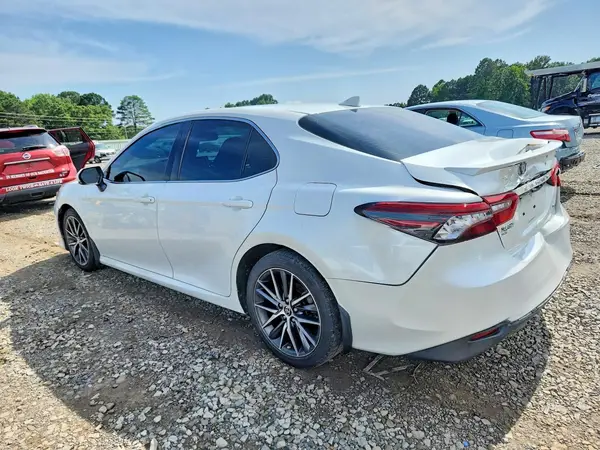 4T1F11AK8MU543703 2021 TOYOTA CAMRY - Image 2