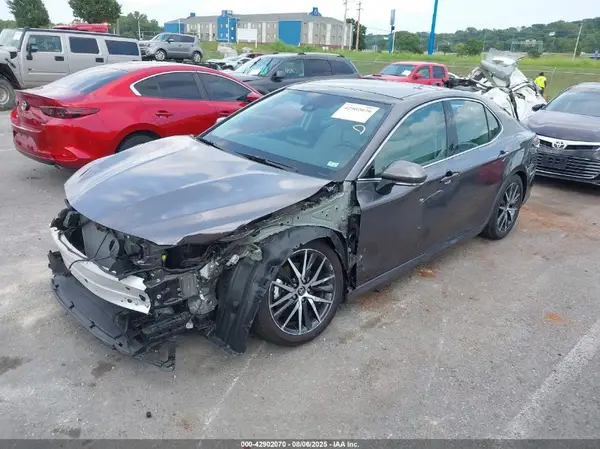 4T1F11AK8NU016326 2022 TOYOTA CAMRY - Image 2