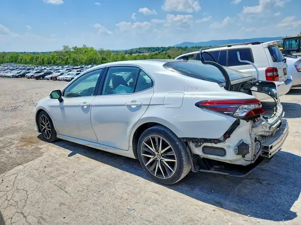 4T1F11AK8NU025155 2022 TOYOTA CAMRY - Image 2