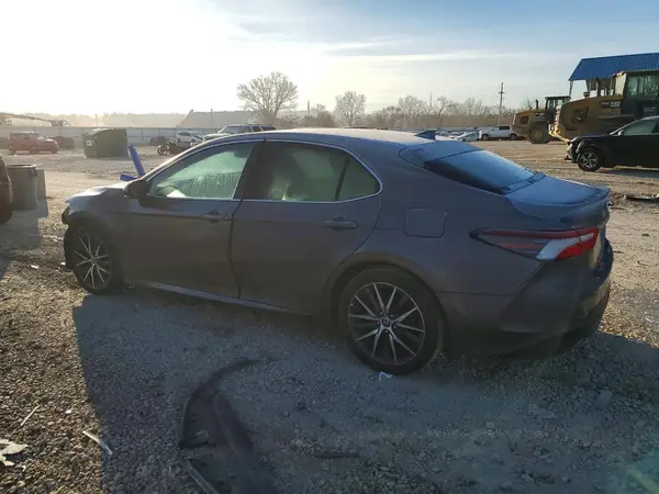 4T1F11AK9MU612320 2021 TOYOTA CAMRY - Image 2