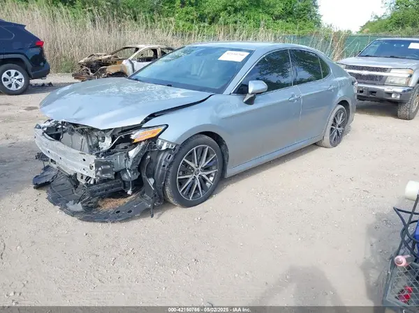 4T1F11AK9NU020501 2022 TOYOTA CAMRY - Image 2