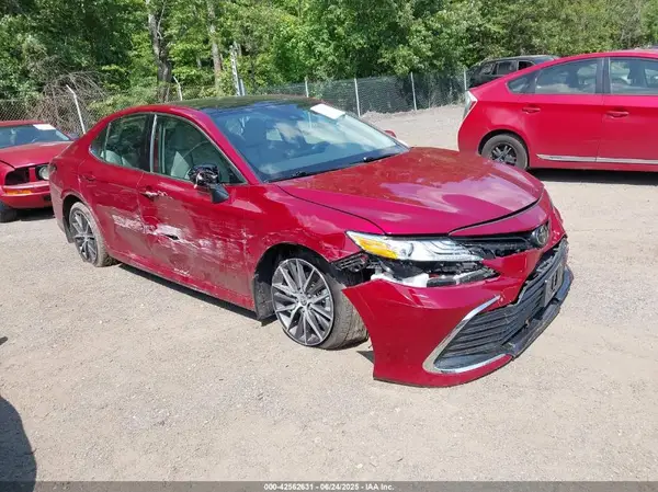 4T1F11AK9NU068628 2022 TOYOTA CAMRY - Image 1