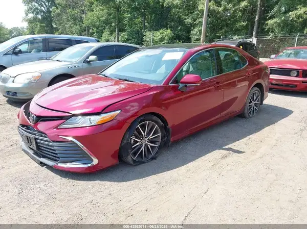 4T1F11AK9NU068628 2022 TOYOTA CAMRY - Image 2