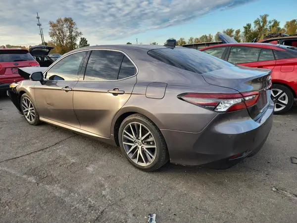 4T1F11AK9PU781015 2023 TOYOTA CAMRY - Image 2