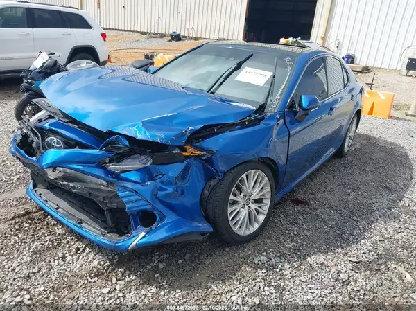 4T1F11AKXLU389557 2020 TOYOTA CAMRY - Image 2