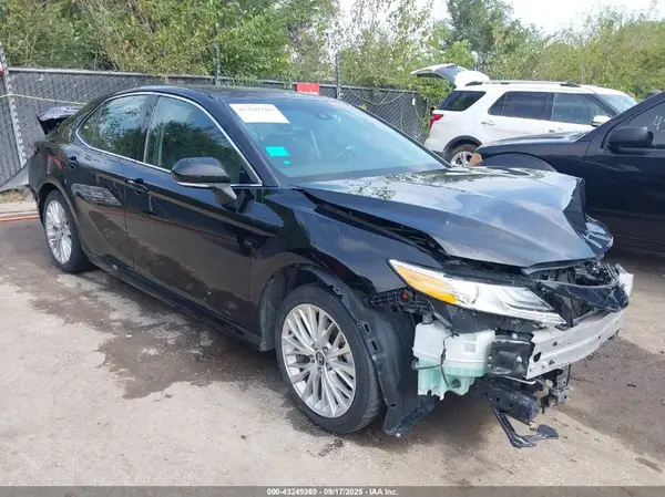 4T1F11AKXLU923365 2020 TOYOTA CAMRY - Image 1