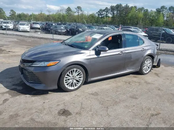 4T1F11AKXLU998261 2020 TOYOTA CAMRY - Image 2