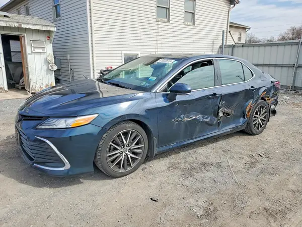 4T1F11AKXMU521363 2021 TOYOTA CAMRY - Image 1
