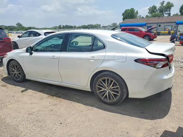 4T1F11AKXMU611564 2021 TOYOTA CAMRY - Image 2