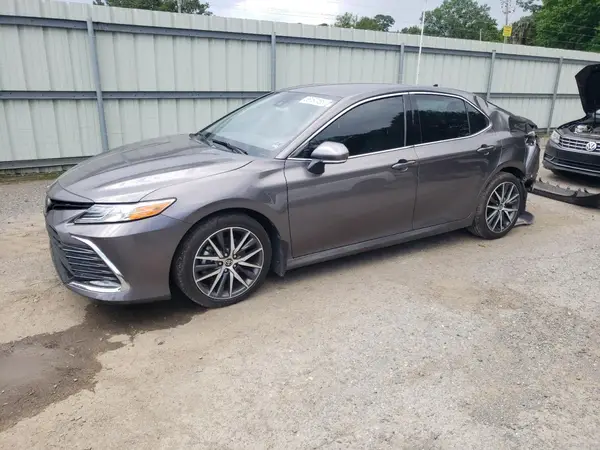 4T1F11AKXNU014979 2022 TOYOTA CAMRY - Image 1