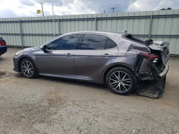 4T1F11AKXNU014979 2022 TOYOTA CAMRY - Image 2