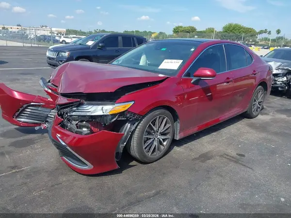 4T1F11AKXNU068394 2022 TOYOTA CAMRY - Image 2