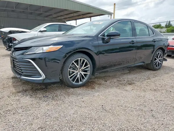 4T1F11AKXNU075166 2022 TOYOTA CAMRY - Image 1