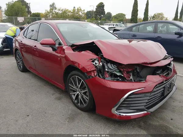 4T1F11AKXNU711259 2022 TOYOTA CAMRY - Image 1