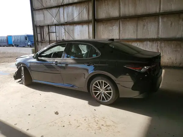 4T1F11BK0MU024725 2021 TOYOTA CAMRY - Image 2