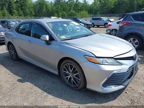 4T1F11BK0MU030024 2021 TOYOTA CAMRY - Image 1