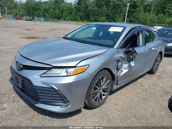 4T1F11BK0MU030024 2021 TOYOTA CAMRY - Image 2
