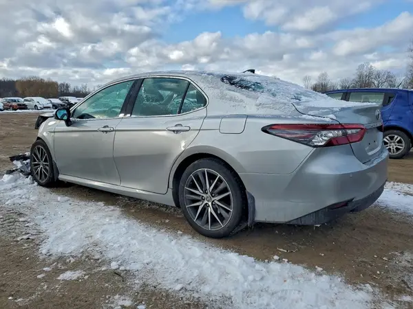 4T1F11BK0MU034946 2021 TOYOTA CAMRY - Image 2