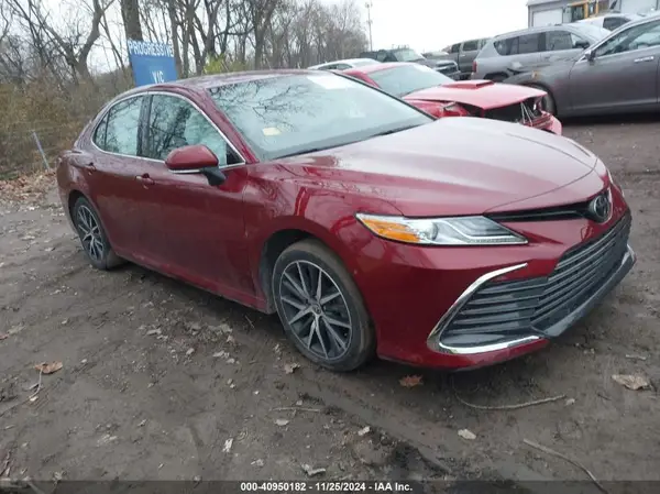 4T1F11BK0NU055782 2022 TOYOTA CAMRY - Image 1