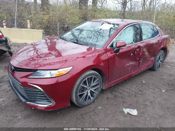 4T1F11BK0NU055782 2022 TOYOTA CAMRY - Image 2