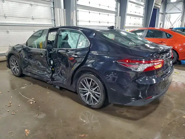 4T1F11BK0NU057922 2022 TOYOTA CAMRY - Image 2