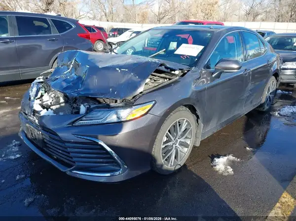4T1F11BK0NU061677 2022 TOYOTA CAMRY - Image 2