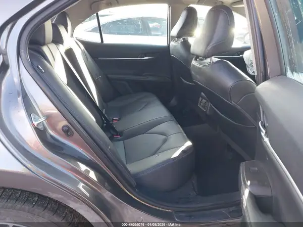 4T1F11BK0NU061677 2022 TOYOTA CAMRY - Image 8