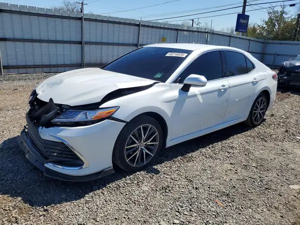 4T1F11BK1MU022000 2021 TOYOTA CAMRY - Image 1