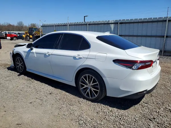 4T1F11BK1MU022000 2021 TOYOTA CAMRY - Image 2