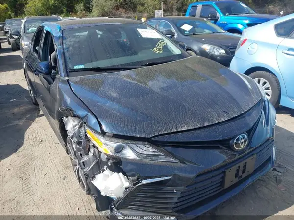 4T1F11BK1MU035605 2021 TOYOTA CAMRY - Image 1