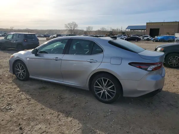 4T1F11BK1NU051918 2022 TOYOTA CAMRY - Image 2