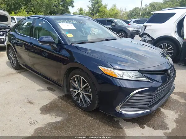 4T1F11BK1NU054415 2022 TOYOTA CAMRY - Image 1