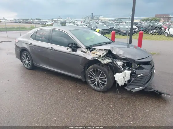 4T1F11BK1NU070243 2022 TOYOTA CAMRY - Image 1