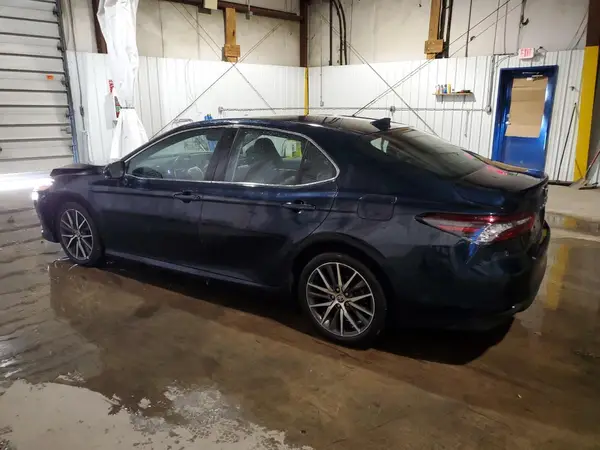 4T1F11BK2MU028615 2021 TOYOTA CAMRY - Image 2