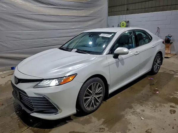 4T1F11BK2MU041946 2021 TOYOTA CAMRY - Image 1