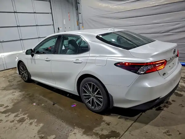 4T1F11BK2MU041946 2021 TOYOTA CAMRY - Image 2