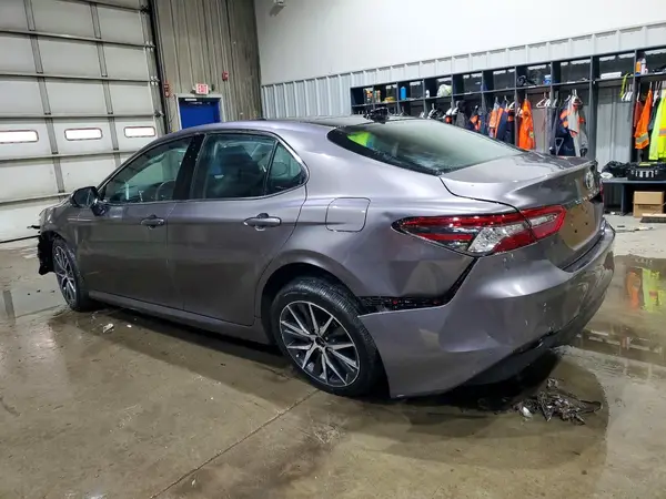 4T1F11BK2RU116586 2024 TOYOTA CAMRY - Image 2