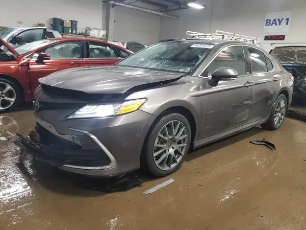 4T1F11BK3MU023066 2021 TOYOTA CAMRY - Image 1