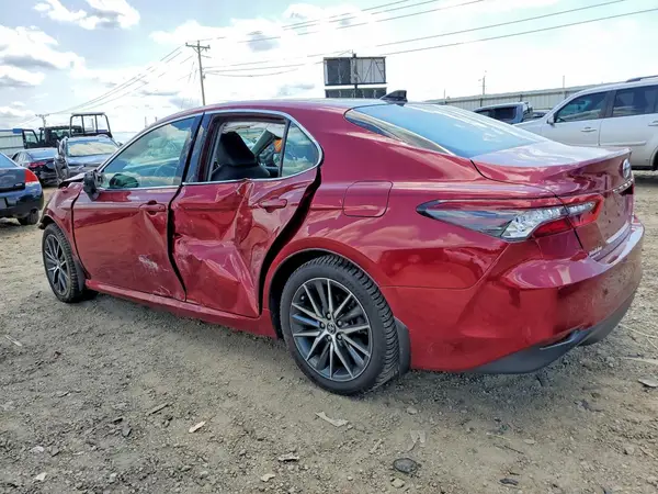 4T1F11BK3MU024332 2021 TOYOTA CAMRY - Image 2