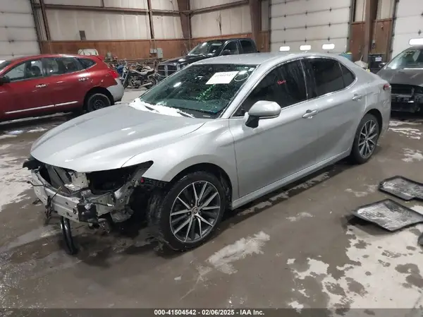 4T1F11BK3MU024637 2021 TOYOTA CAMRY - Image 2