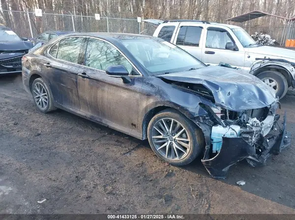 4T1F11BK3MU029336 2021 TOYOTA CAMRY - Image 1