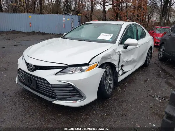 4T1F11BK3MU037047 2021 TOYOTA CAMRY - Image 2