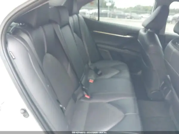 4T1F11BK3MU040563 2021 TOYOTA CAMRY - Image 8