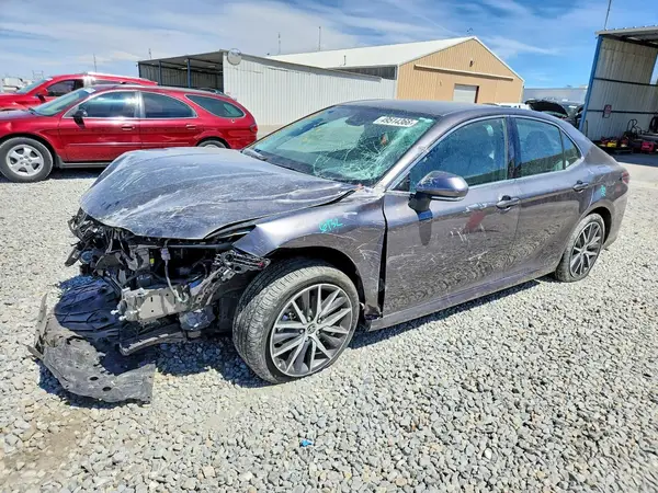 4T1F11BK3NU050611 2022 TOYOTA CAMRY - Image 1